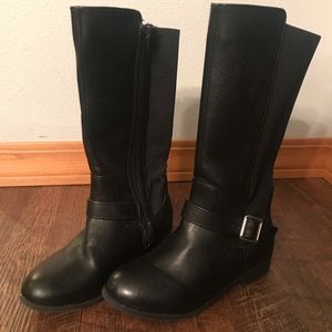 Girls black boots